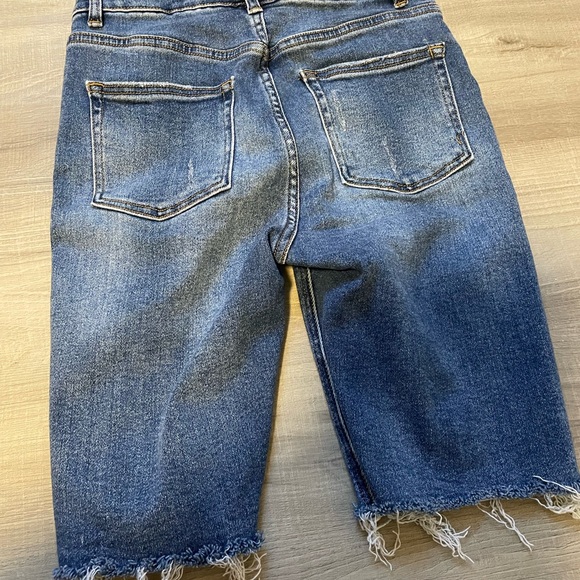 Excellent used condition Bermuda shorts - Picture 4 of 4